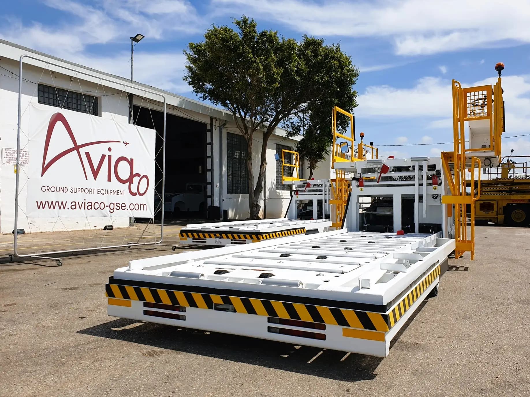 Aviaco GSE scissor lift platform
