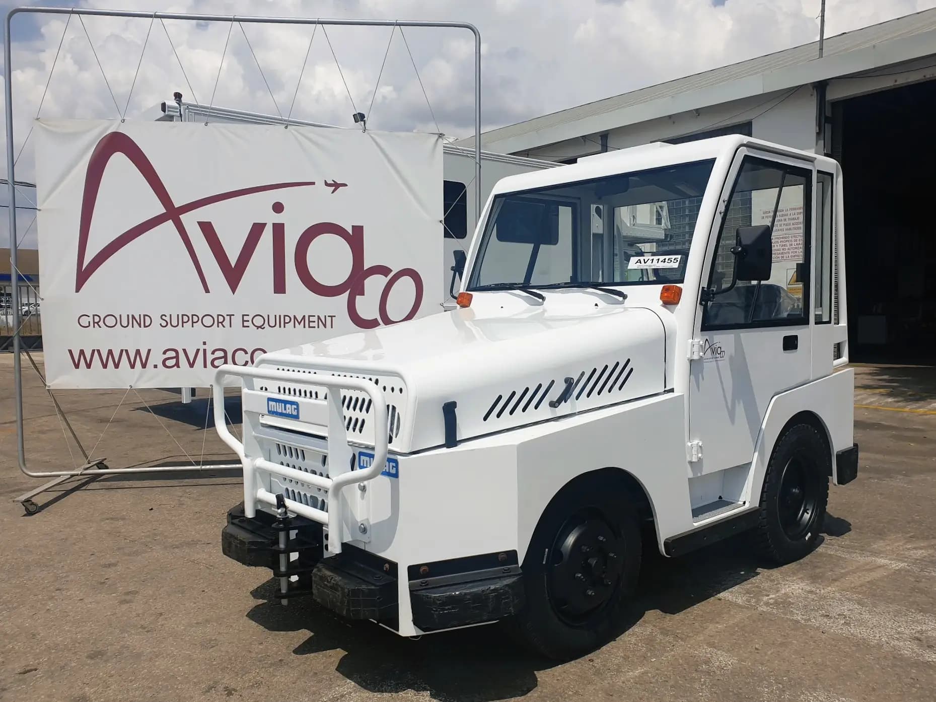 Aviaco GSE pushback tractor