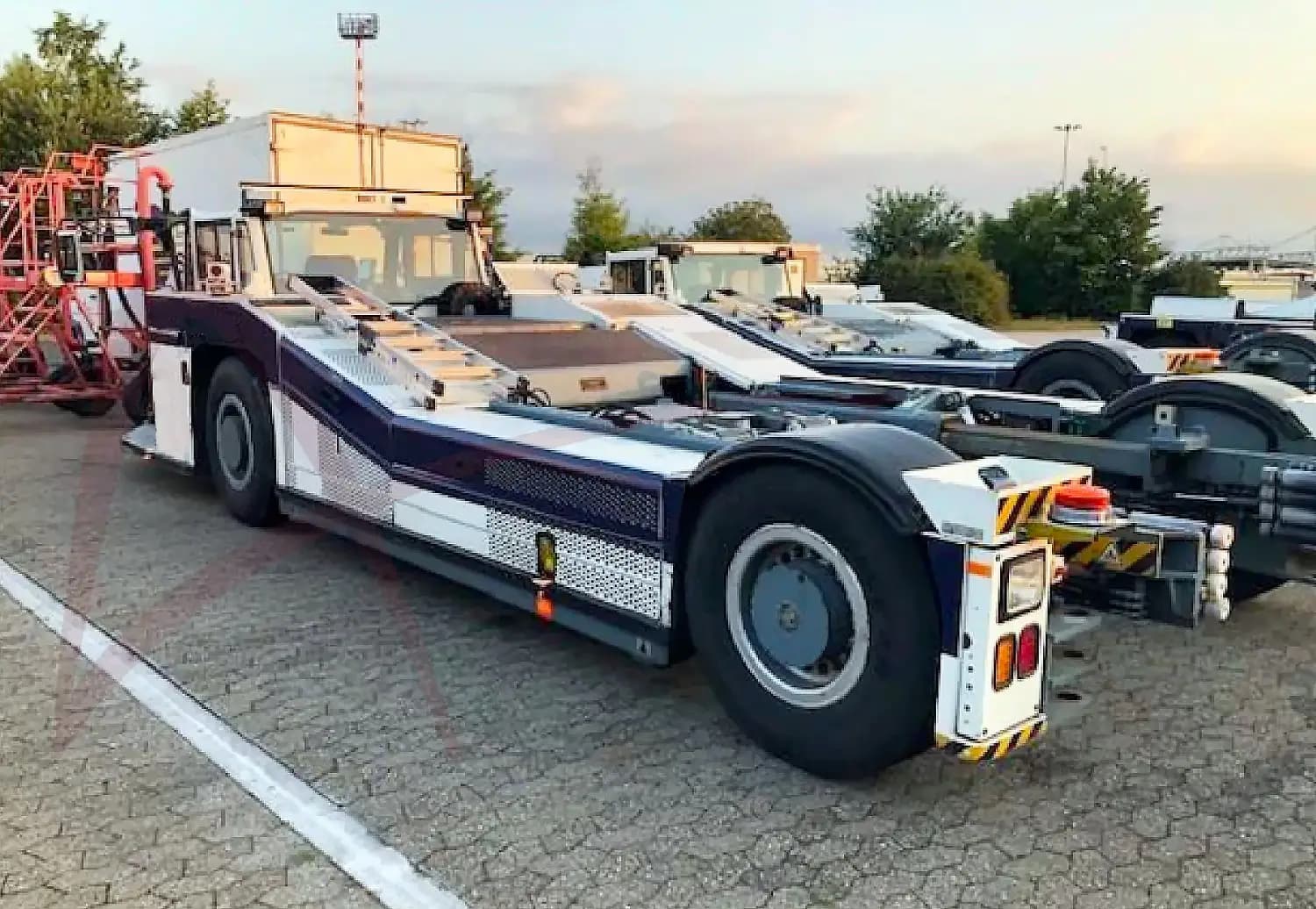 GOLDHOFER AST2F, TOWBARLESS TRACTOR
