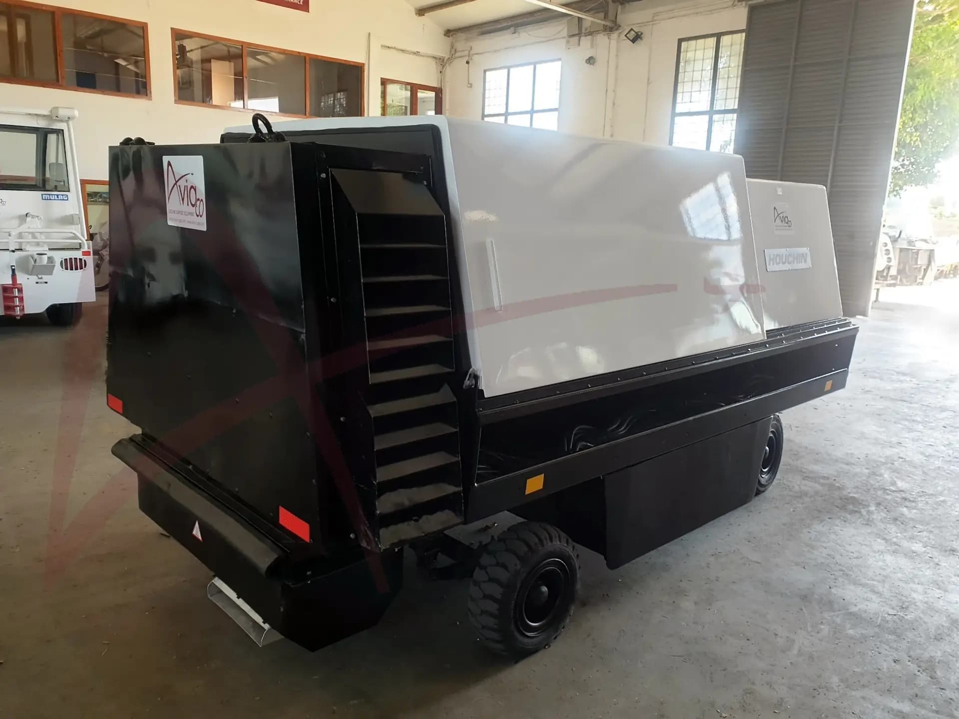HOUCHIN C690-140, GPU 140 KVA