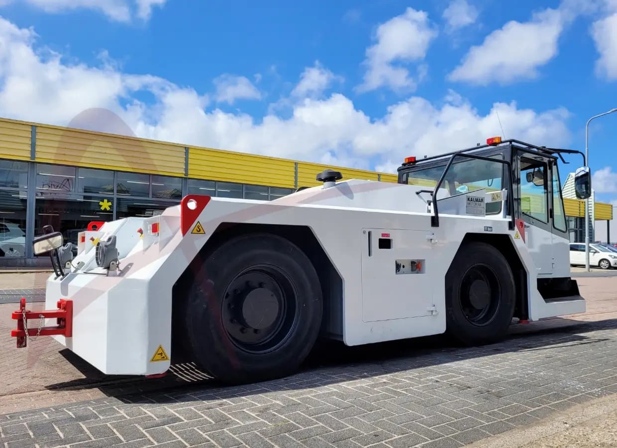 Aircraft Pushback Tractors / Tugs for Sale & Rent